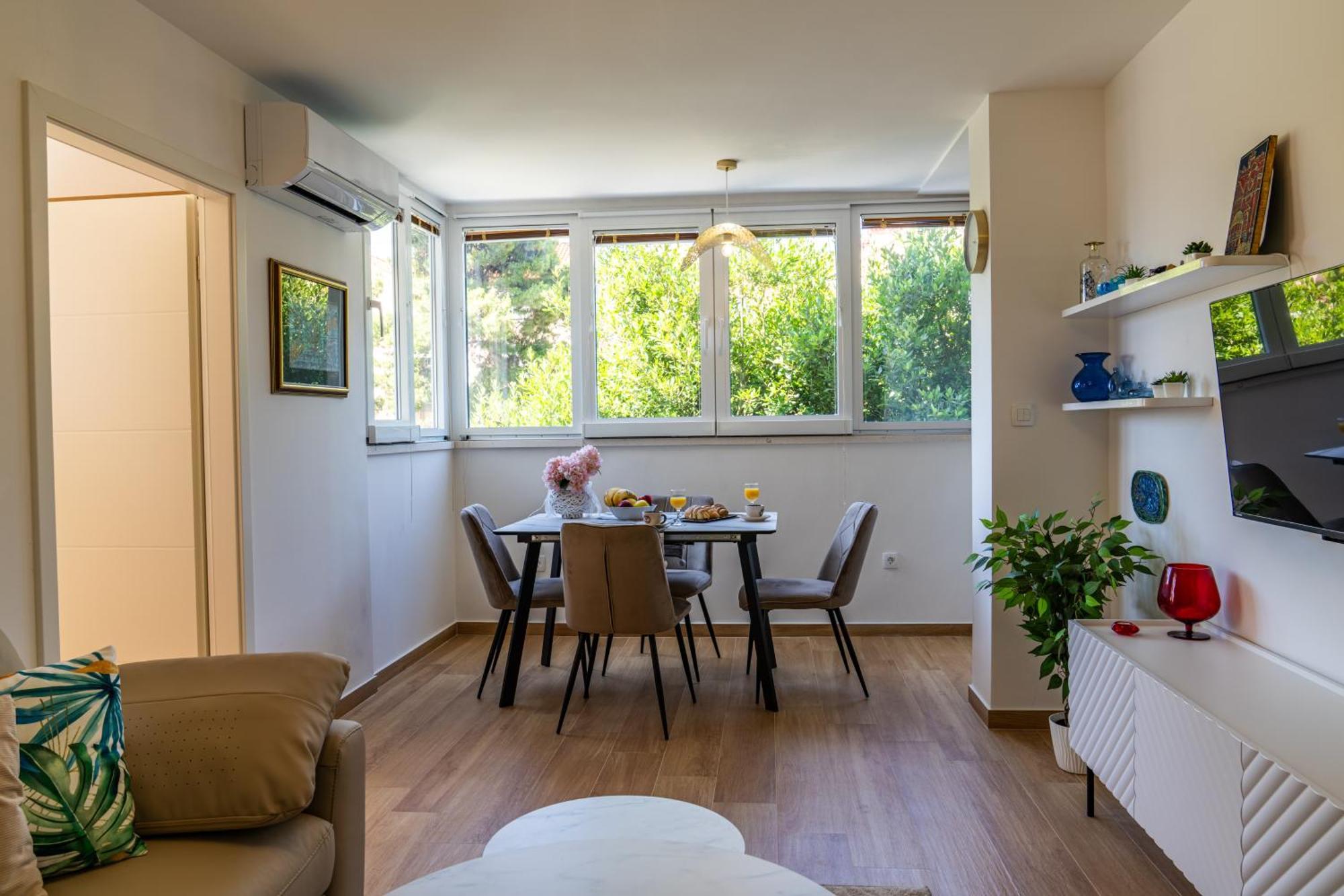 Dado With Cover Parking On Ideal Location * Dubrovnik