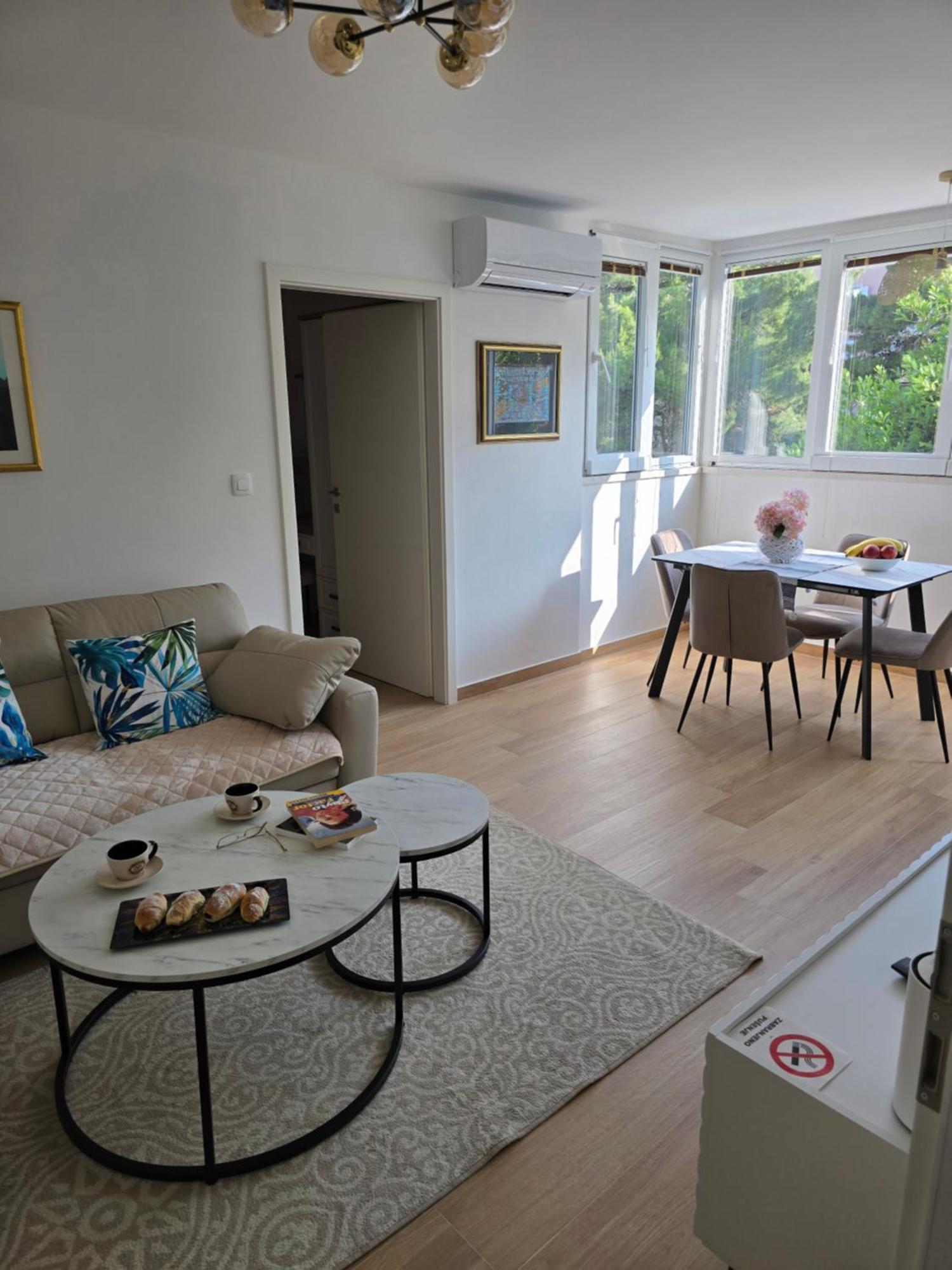 Dado With Cover Parking On Ideal Location *